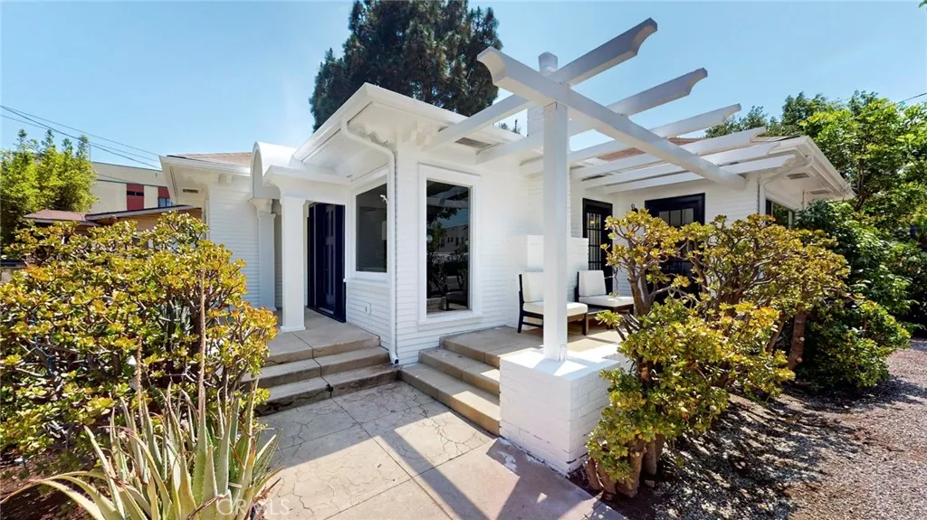 241 243 N Verdugo, Glendale, California 91206 home-pic-5